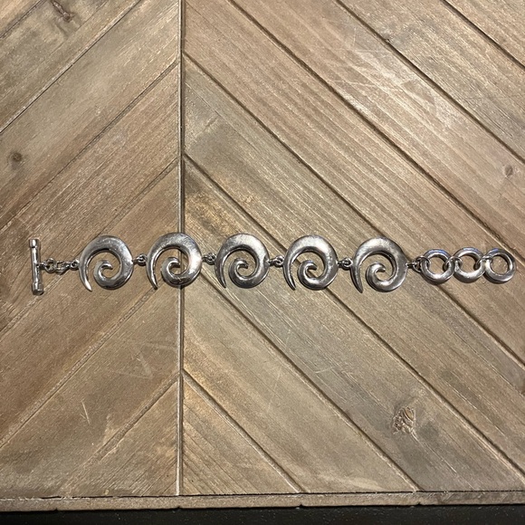 🌸Swirl Bracelet - Picture 2 of 3